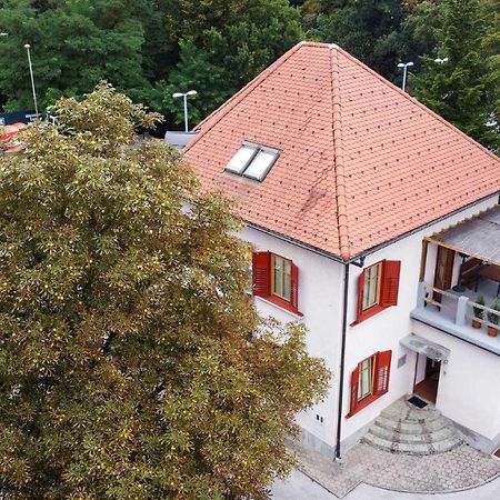 Triglav Apartment House Kranj Exteriör bild