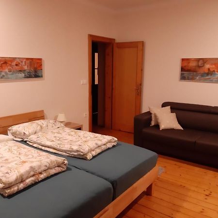 Triglav Apartment House Kranj Exteriör bild