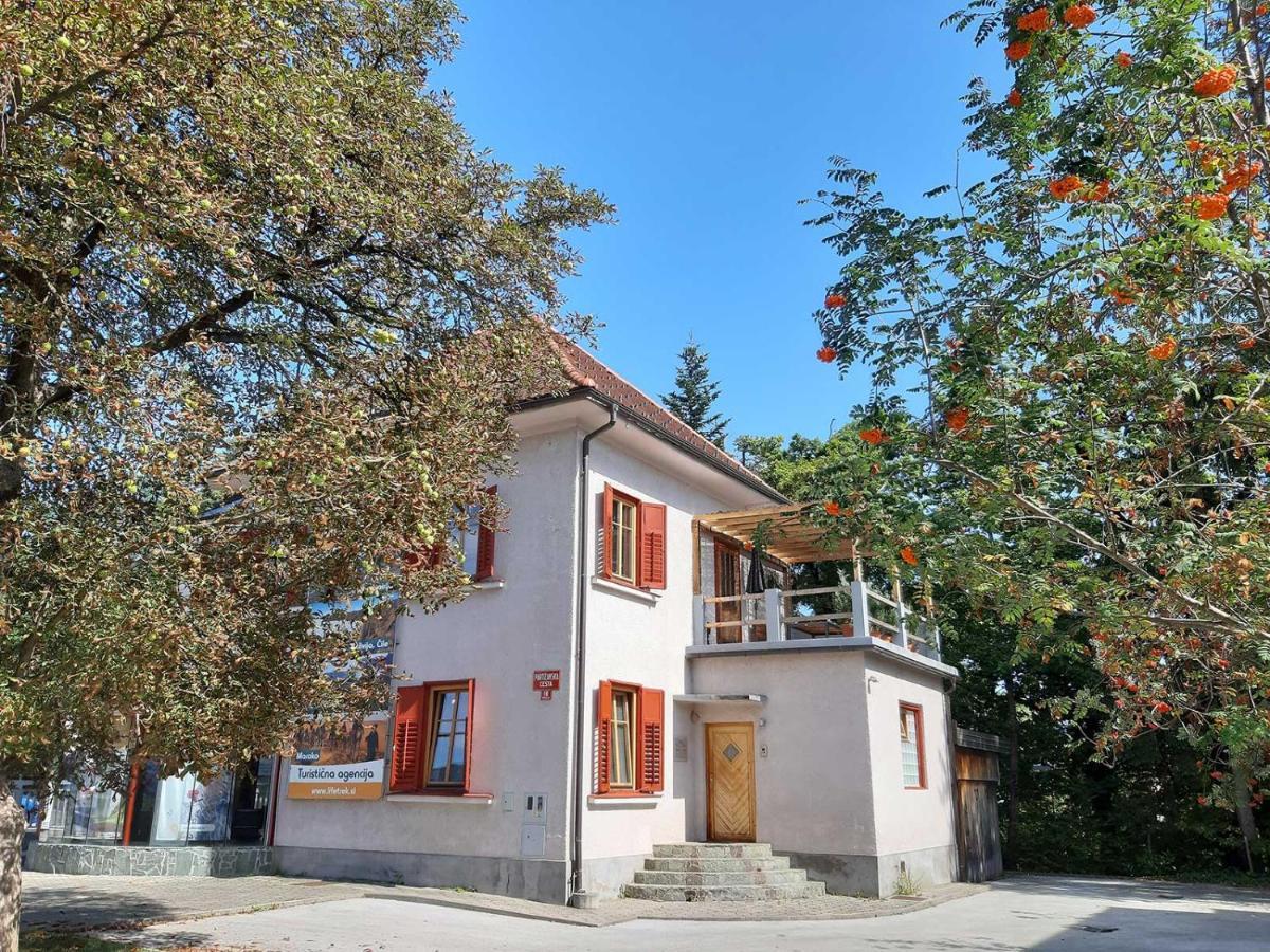 Triglav Apartment House Kranj Exteriör bild