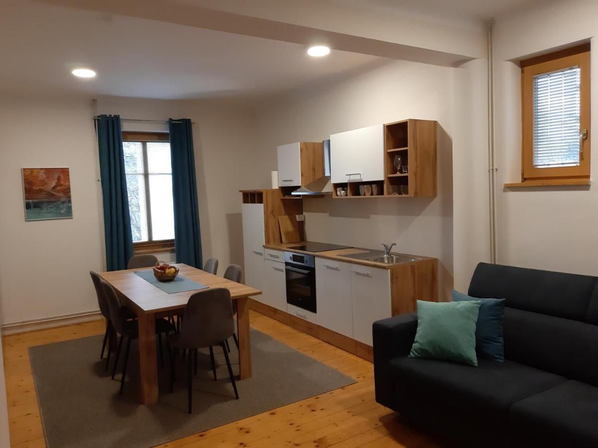 Triglav Apartment House Kranj Exteriör bild