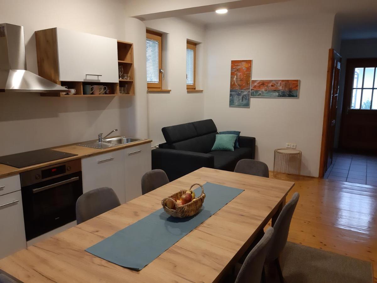 Triglav Apartment House Kranj Exteriör bild