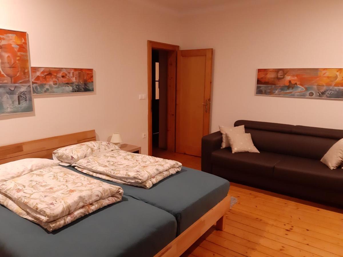 Triglav Apartment House Kranj Exteriör bild